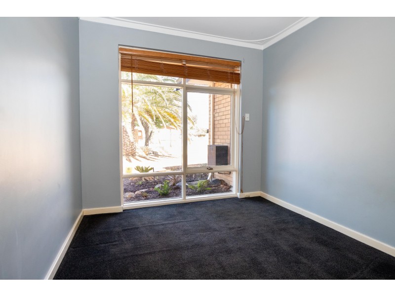 35 Amanda Drive, Camillo WA 6111