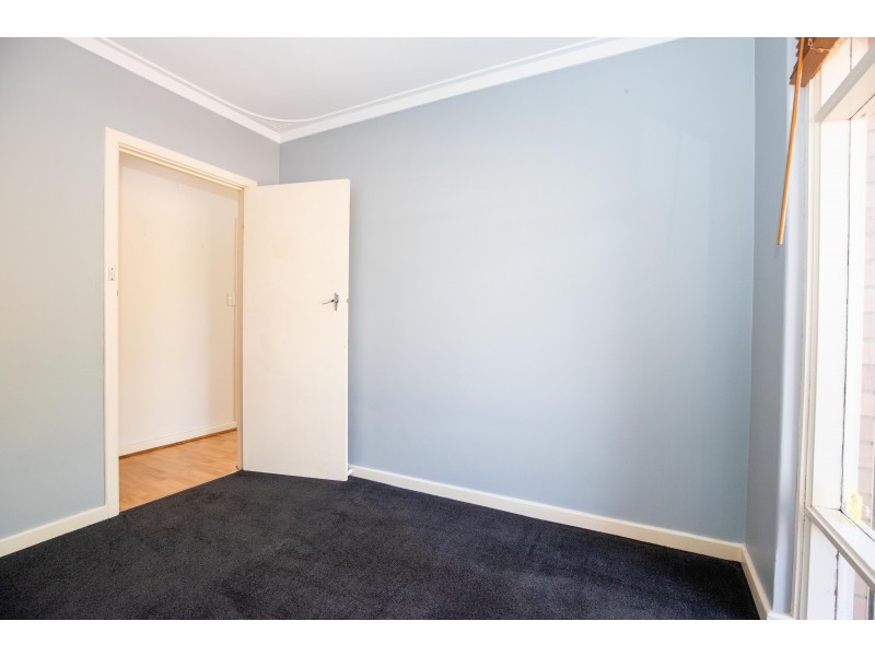 35 Amanda Drive, Camillo WA 6111
