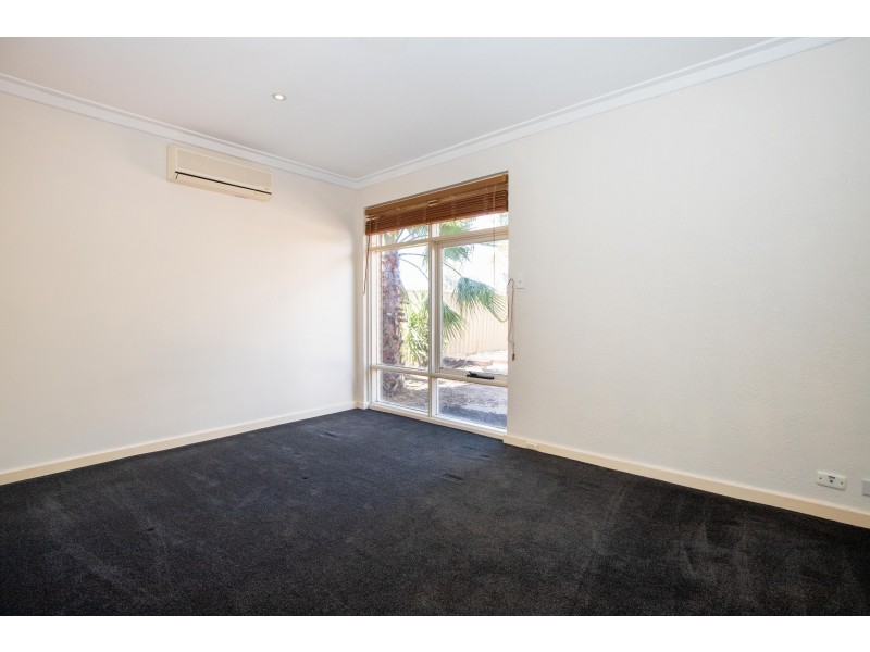 35 Amanda Drive, Camillo WA 6111