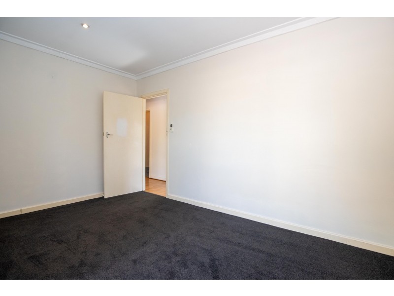 35 Amanda Drive, Camillo WA 6111