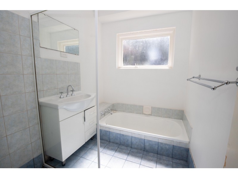 35 Amanda Drive, Camillo WA 6111