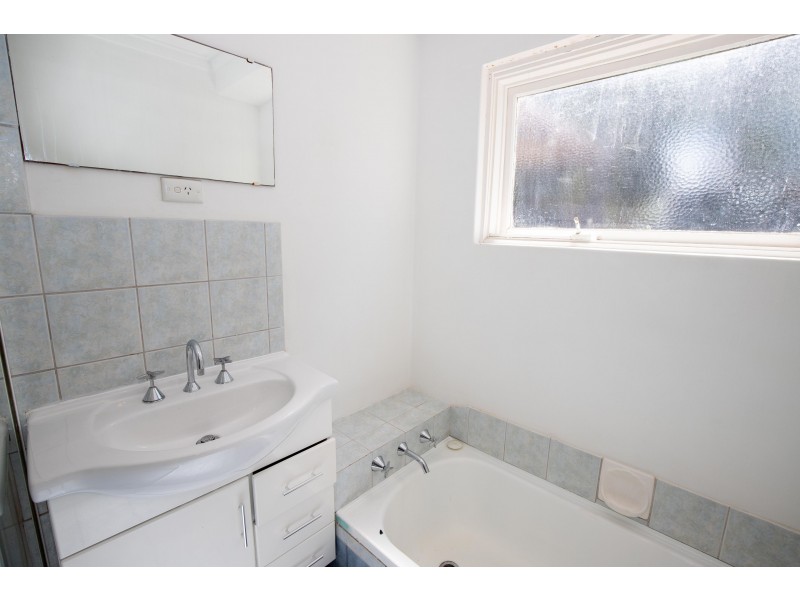 35 Amanda Drive, Camillo WA 6111