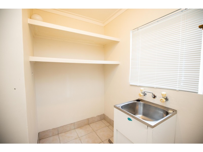 35 Amanda Drive, Camillo WA 6111
