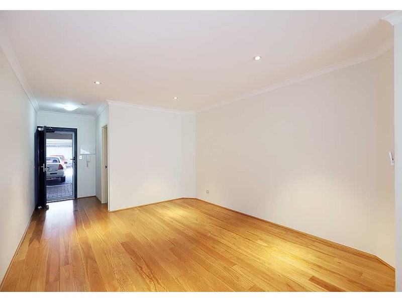 8/13 Wilson Street, Bassendean WA 6054