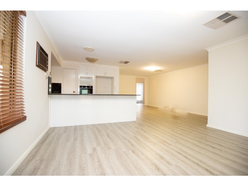 18 Swallow Loop, High Wycombe WA 6057