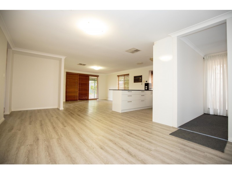 18 Swallow Loop, High Wycombe WA 6057