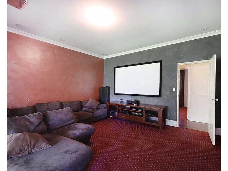 23 Rhodes Place, Maida Vale WA 6057