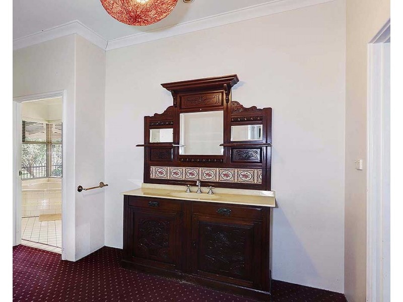 23 Rhodes Place, Maida Vale WA 6057