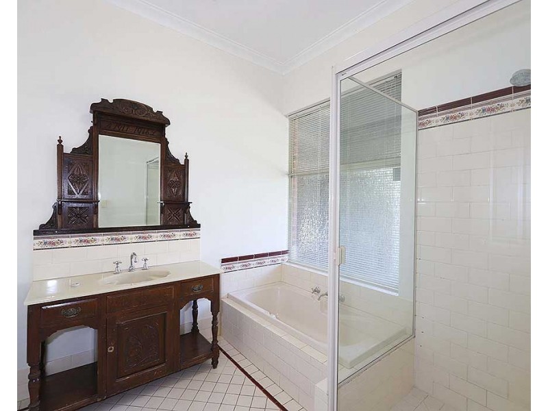 23 Rhodes Place, Maida Vale WA 6057