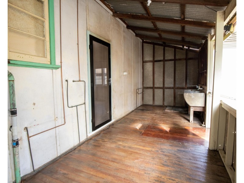 25 Mathoura Street, Midland WA 6056