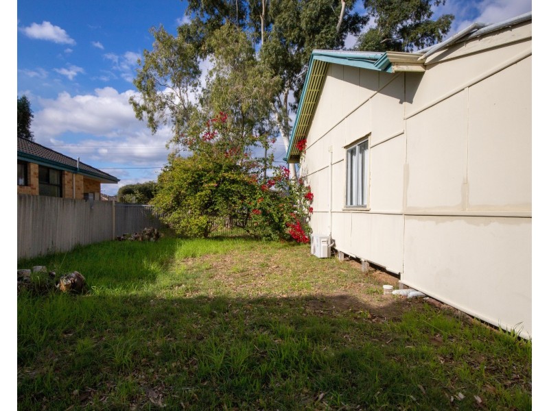 25 Mathoura Street, Midland WA 6056