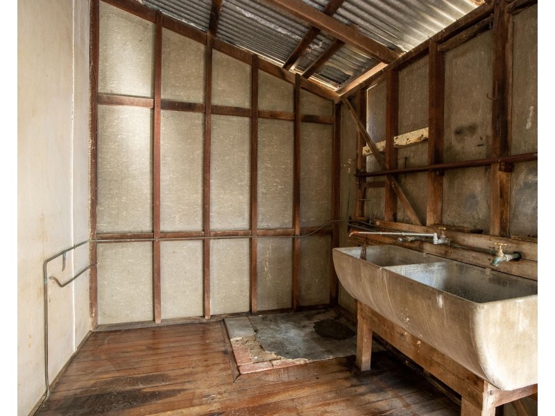 25 Mathoura Street, Midland WA 6056