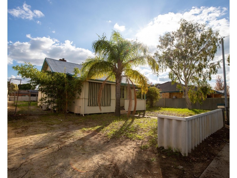 25 Mathoura Street, Midland WA 6056