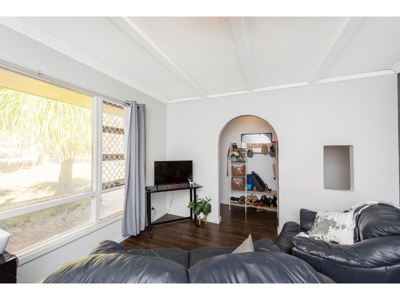 27 Warren Road, Maida Vale WA 6057