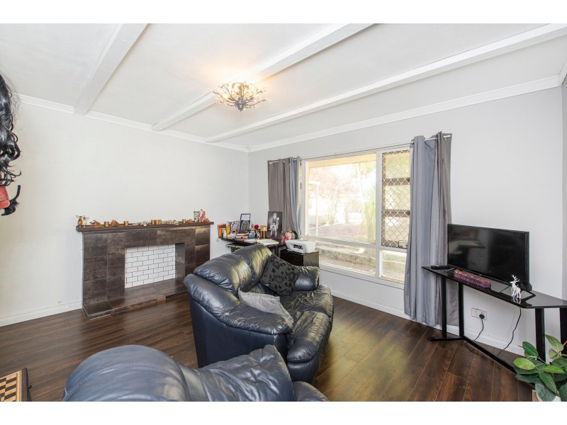 27 Warren Road, Maida Vale WA 6057