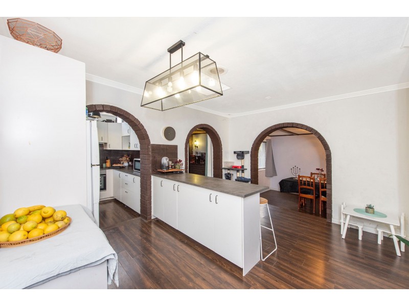 27 Warren Road, Maida Vale WA 6057