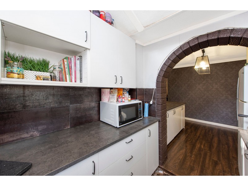 27 Warren Road, Maida Vale WA 6057