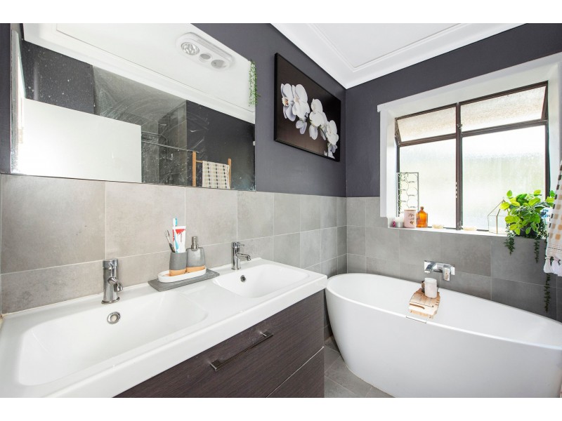 27 Warren Road, Maida Vale WA 6057