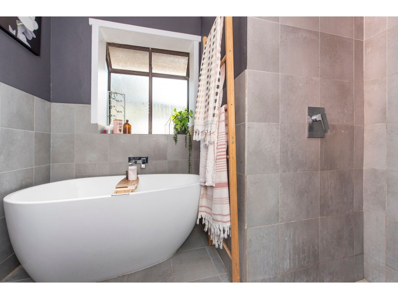 27 Warren Road, Maida Vale WA 6057