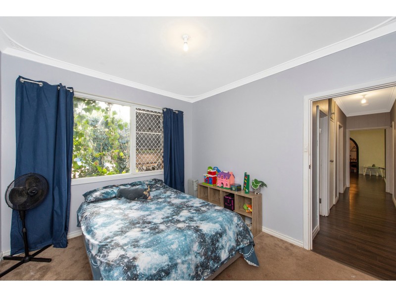 27 Warren Road, Maida Vale WA 6057