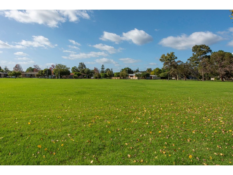 27 Warren Road, Maida Vale WA 6057