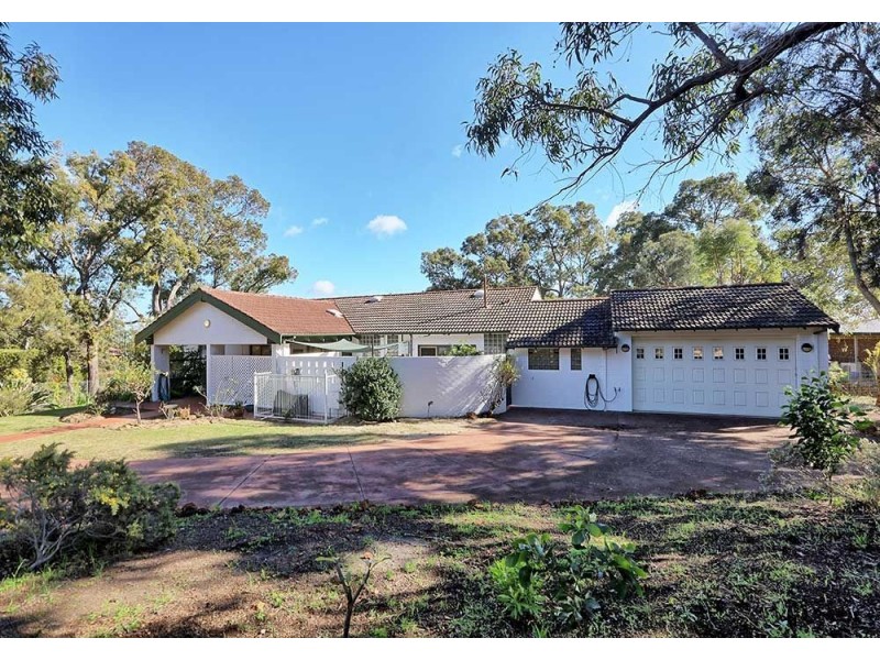 1 Sunset Crescent, Kalamunda WA 6076