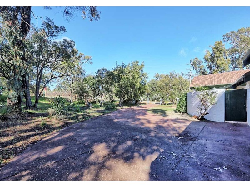 1 Sunset Crescent, Kalamunda WA 6076