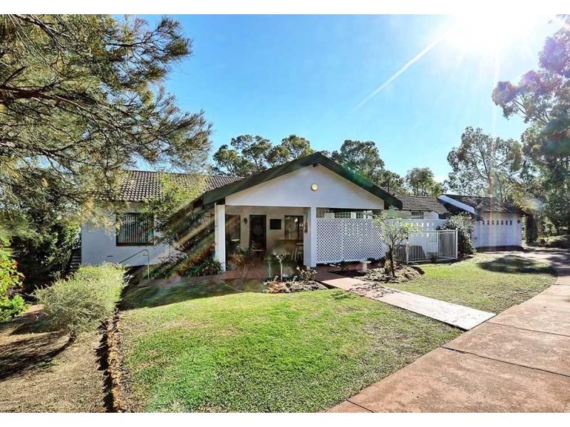 1 Sunset Crescent, Kalamunda WA 6076