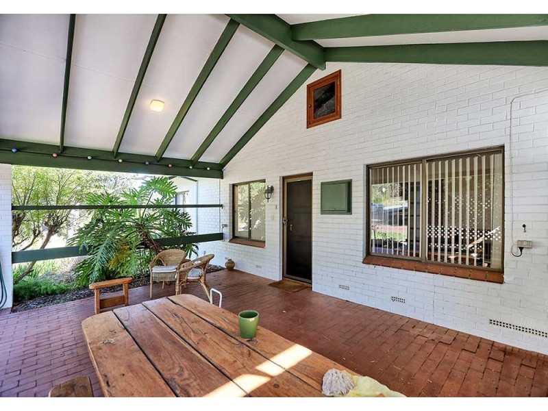 1 Sunset Crescent, Kalamunda WA 6076