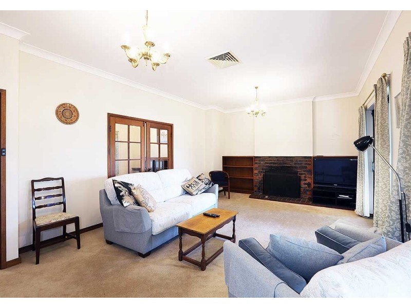 1 Sunset Crescent, Kalamunda WA 6076