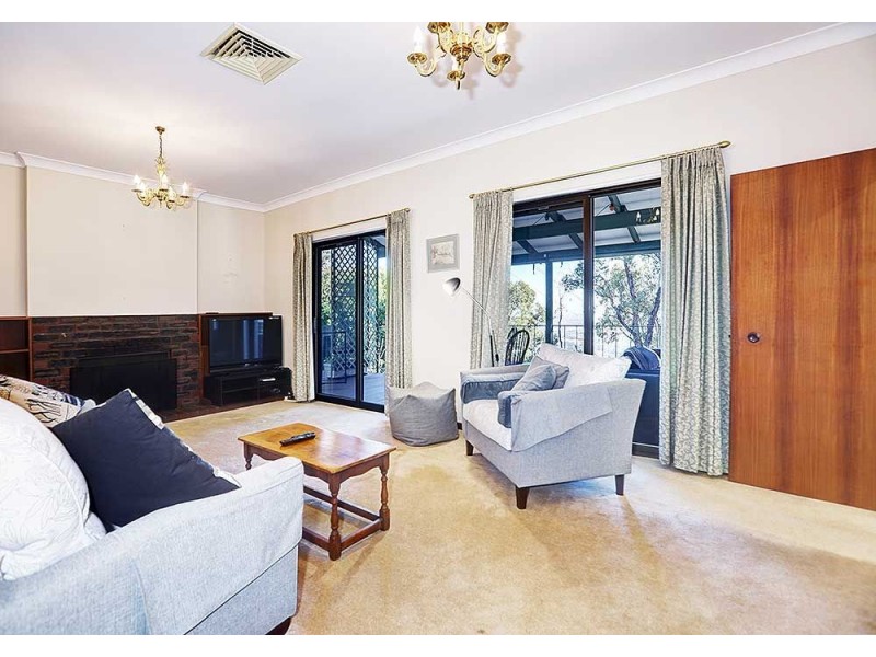 1 Sunset Crescent, Kalamunda WA 6076