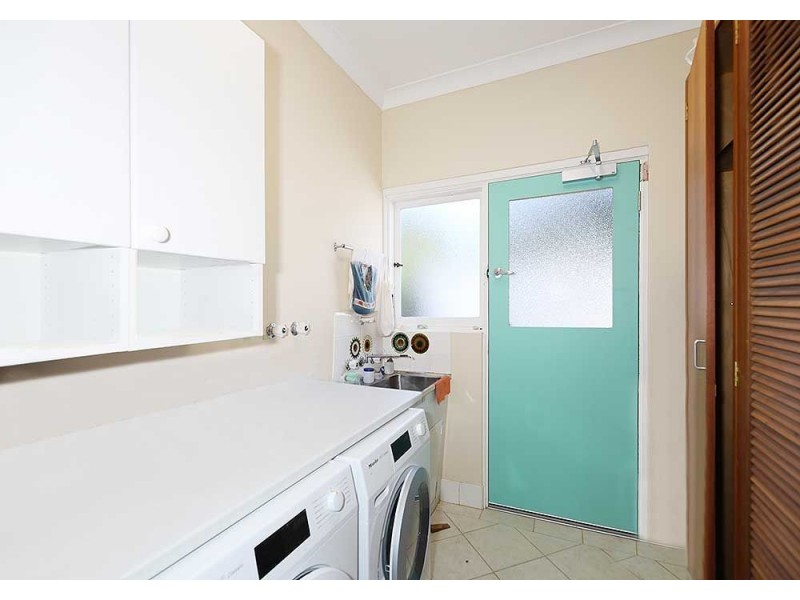 1 Sunset Crescent, Kalamunda WA 6076