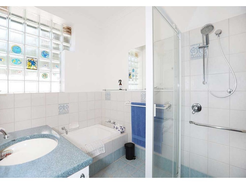 1 Sunset Crescent, Kalamunda WA 6076