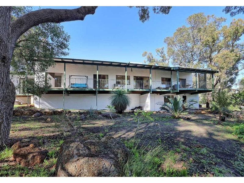 1 Sunset Crescent, Kalamunda WA 6076