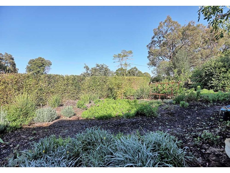 10 Meloway Drive, Maida Vale WA 6057