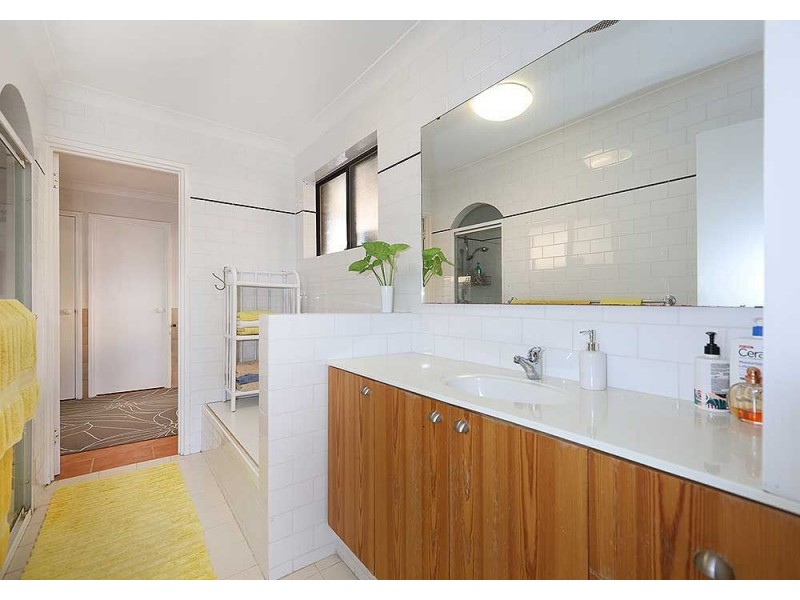 10 Meloway Drive, Maida Vale WA 6057