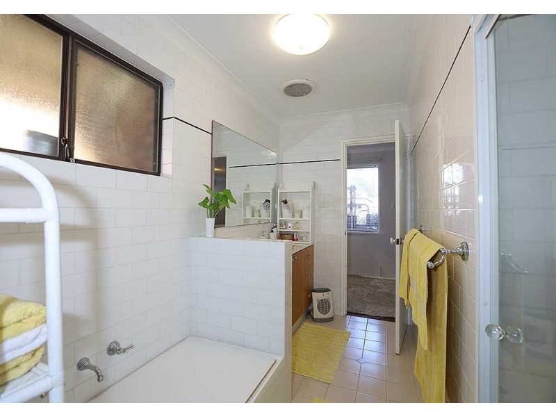 10 Meloway Drive, Maida Vale WA 6057