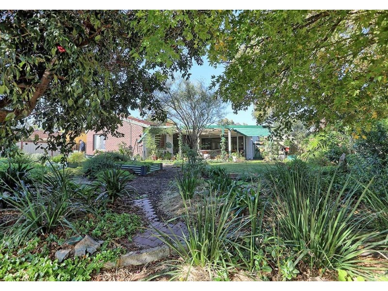 10 Meloway Drive, Maida Vale WA 6057