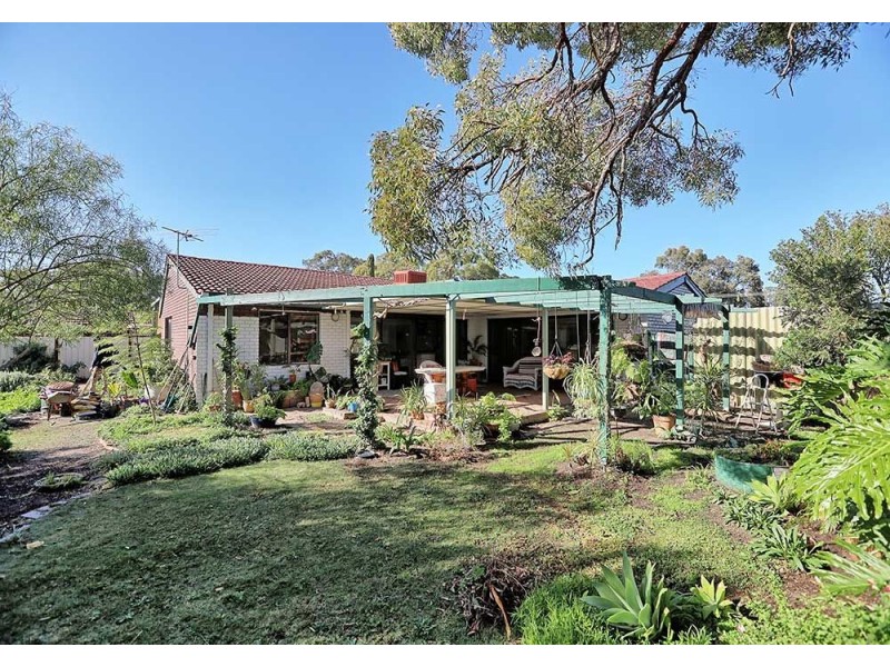 10 Meloway Drive, Maida Vale WA 6057