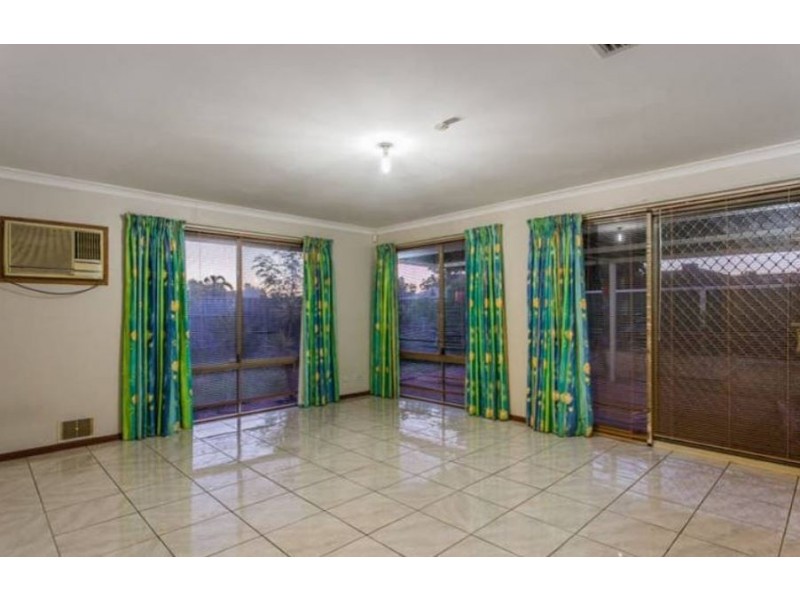 1 Kamber Court, Maddington WA 6109