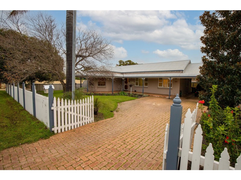 18 Wittenoom Road, High Wycombe WA 6057