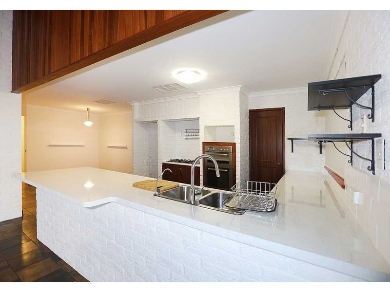 6 Cottingley Place, Swan View WA 6056