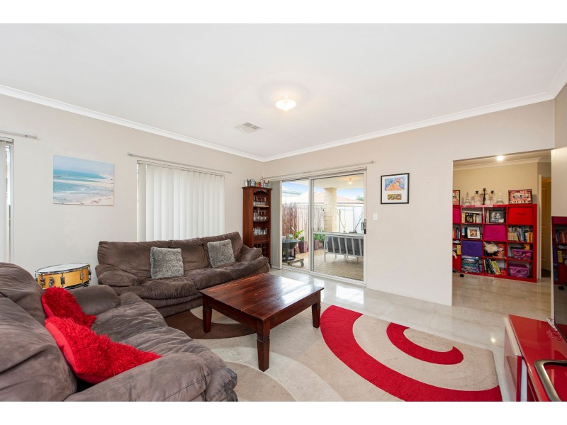 8 Bluebell Avenue, High Wycombe WA 6057
