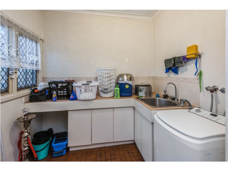 285b Welshpool Road, Queens Park WA 6107