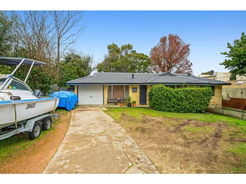 17 Cotherstone Road, Kalamunda WA 6076