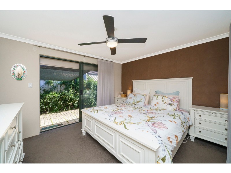 4 Kardier Mews, Viveash WA 6056