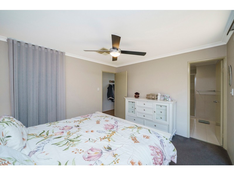 4 Kardier Mews, Viveash WA 6056