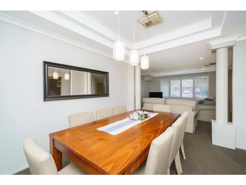 4 Kardier Mews, Viveash WA 6056