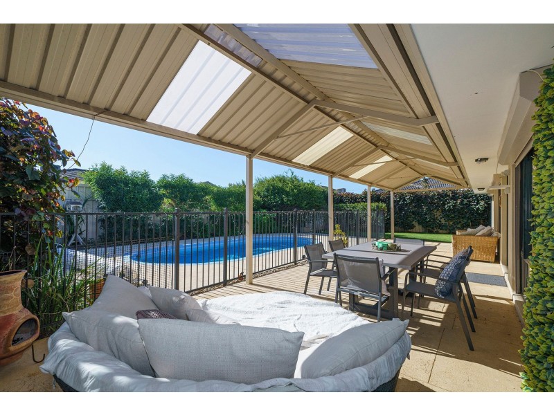 4 Kardier Mews, Viveash WA 6056