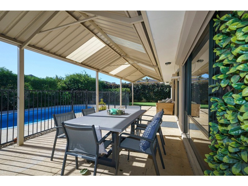 4 Kardier Mews, Viveash WA 6056